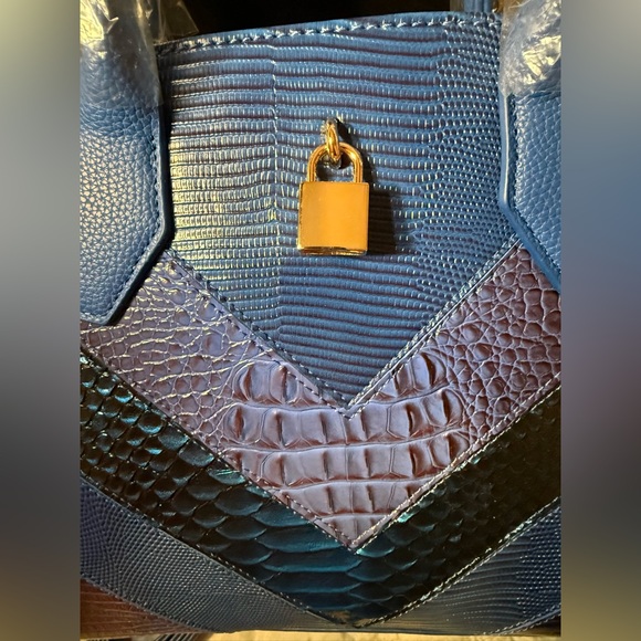 NEW Blue Vegan Leather Crocodile/Snakeskin Patterned Handbag w/Gold Tone Lock - Picture 8 of 8